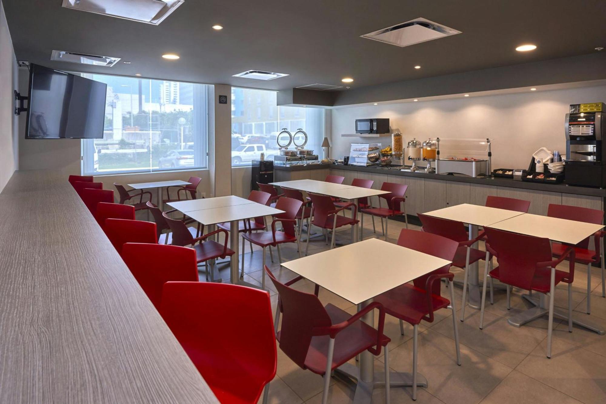 City Express Junior By Marriott Toluca Zona Industrial Εξωτερικό φωτογραφία