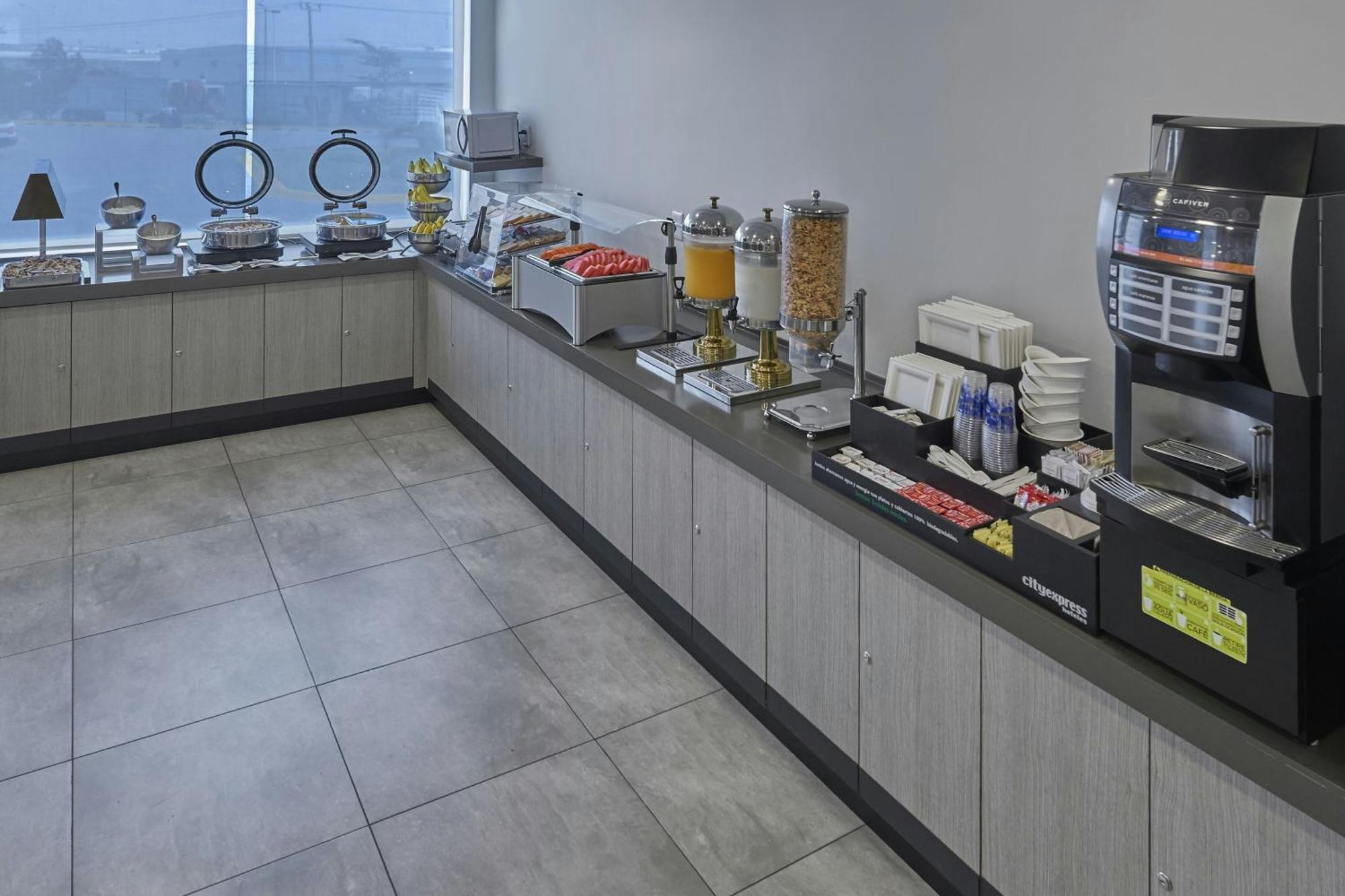 City Express Junior By Marriott Toluca Zona Industrial Εξωτερικό φωτογραφία